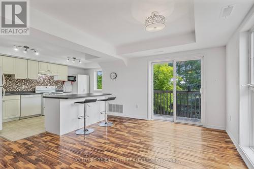 7 - 13 Cheltenham Road, Barrie, ON - Indoor Photo Showing Kitchen With Upgraded Kitchen