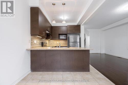 5526 Meadowcrest Avenue, Mississauga, ON - Indoor Photo Showing Kitchen