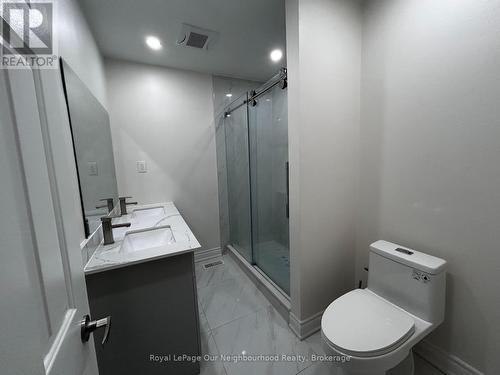 6 - 317 Duke Street W, Kitchener, ON - Indoor Photo Showing Bathroom