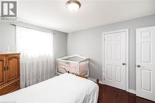 102 Erika Crescent, Hamilton, ON - Indoor Photo Showing Bedroom