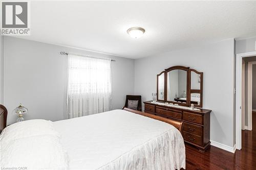 102 Erika Crescent, Hamilton, ON - Indoor Photo Showing Bedroom
