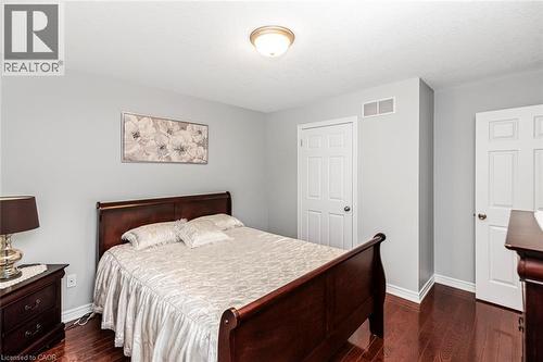 102 Erika Crescent, Hamilton, ON - Indoor Photo Showing Bedroom