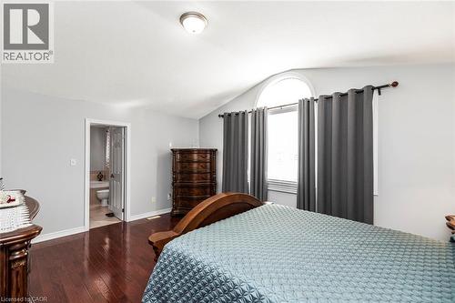 102 Erika Crescent, Hamilton, ON - Indoor Photo Showing Bedroom