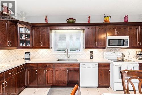 102 Erika Crescent, Hamilton, ON - Indoor Photo Showing Kitchen