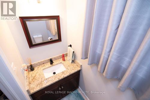 102 Erika Crescent, Hamilton, ON - Indoor Photo Showing Bathroom