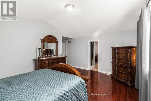 102 Erika Crescent, Hamilton, ON - Indoor Photo Showing Bedroom