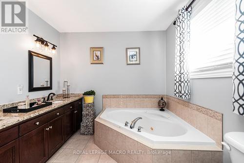102 Erika Crescent, Hamilton, ON - Indoor Photo Showing Bathroom