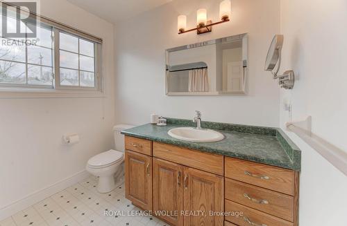 396 Otterbein Road, Kitchener, ON - Indoor Photo Showing Bathroom