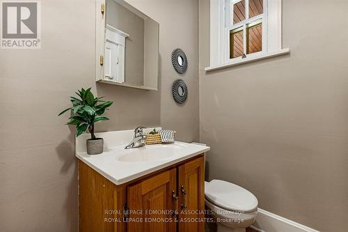 400 Centre Street, Pembroke, ON - Indoor Photo Showing Bathroom