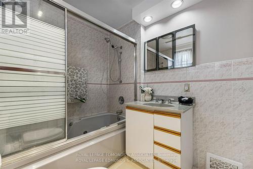 400 Centre Street, Pembroke, ON - Indoor Photo Showing Bathroom