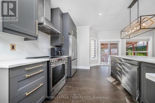 115 Grandpark Circle, Ottawa, ON - Indoor Photo Showing Kitchen With Upgraded Kitchen
