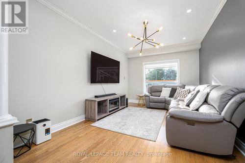 115 Grandpark Circle, Ottawa, ON - Indoor Photo Showing Living Room