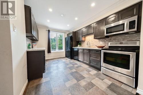 1548 Westminster Place, Burlington, ON - Indoor Photo Showing Kitchen With Upgraded Kitchen