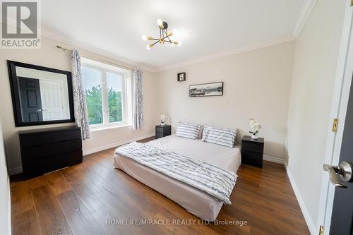 1548 Westminster Place, Burlington, ON - Indoor Photo Showing Bedroom