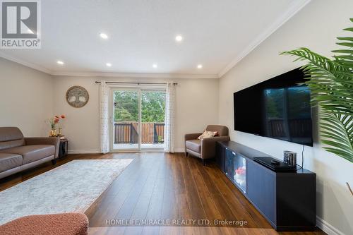 1548 Westminster Place, Burlington, ON - Indoor Photo Showing Living Room