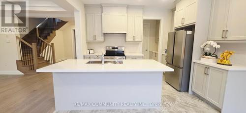 26 Aveena Road, Brampton, ON - Indoor Photo Showing Kitchen With Upgraded Kitchen