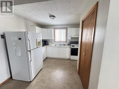 49 Third Ave, Hornepayne, ON - Indoor Photo Showing Kitchen With Double Sink