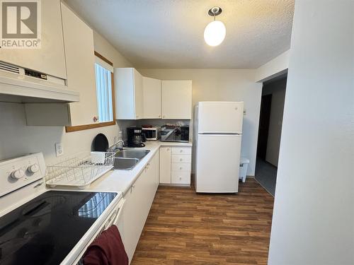 49 Third Ave, Hornepayne, ON - Indoor Photo Showing Kitchen With Double Sink