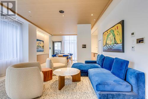 1106 - 395 Square One Drive, Mississauga, ON - Indoor Photo Showing Living Room