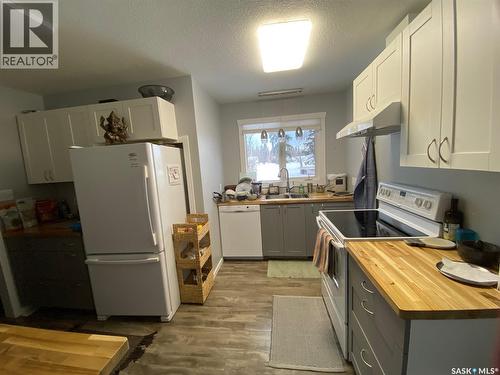310 Main Street, Abernethy, SK - Indoor Photo Showing Kitchen With Double Sink