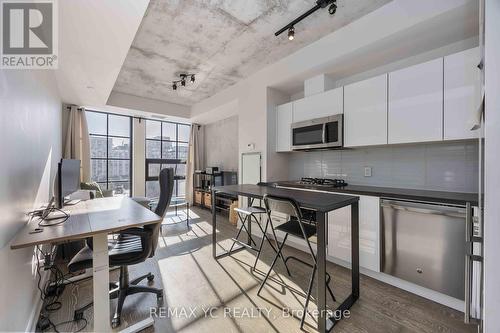 906 - 608 Richmond Street W, Toronto, ON - Indoor Photo Showing Kitchen With Stainless Steel Kitchen