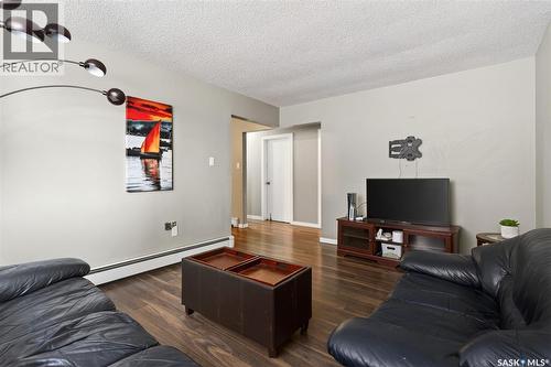 14 125 Froom Crescent, Regina, SK - Indoor Photo Showing Living Room