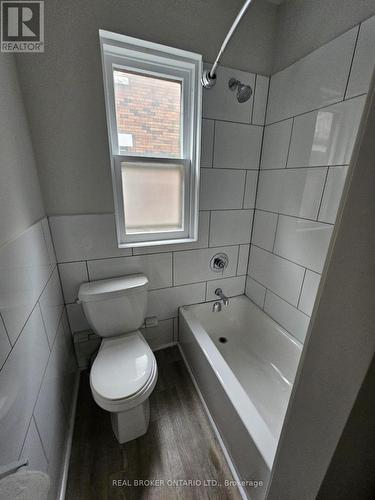 3 - 983 Main Street E, Hamilton, ON - Indoor Photo Showing Bathroom