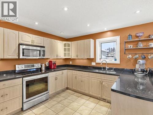 40 Stope Way, Whitehorse, YT - Indoor Photo Showing Kitchen With Double Sink
