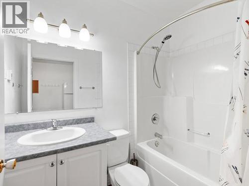 40 Stope Way, Whitehorse, YT - Indoor Photo Showing Bathroom