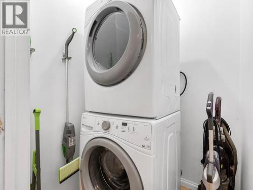 40 Stope Way, Whitehorse, YT - Indoor Photo Showing Laundry Room