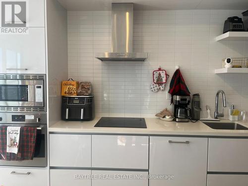 3806 - 2221 Yonge Street, Toronto, ON - Indoor Photo Showing Kitchen