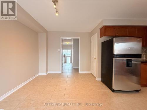 5727 Retreat Street, Mississauga, ON - Indoor Photo Showing Kitchen