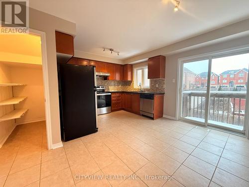 5727 Retreat Street, Mississauga, ON - Indoor Photo Showing Kitchen