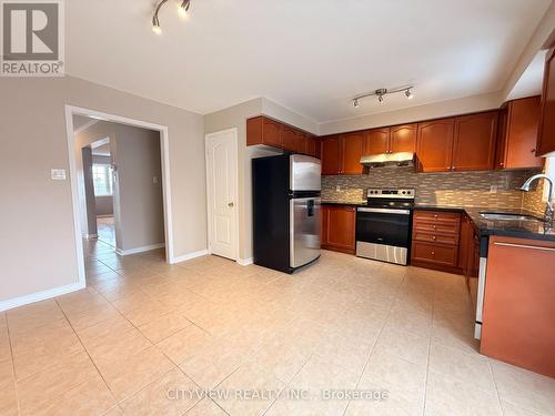 5727 Retreat Street, Mississauga, ON - Indoor Photo Showing Kitchen With Stainless Steel Kitchen