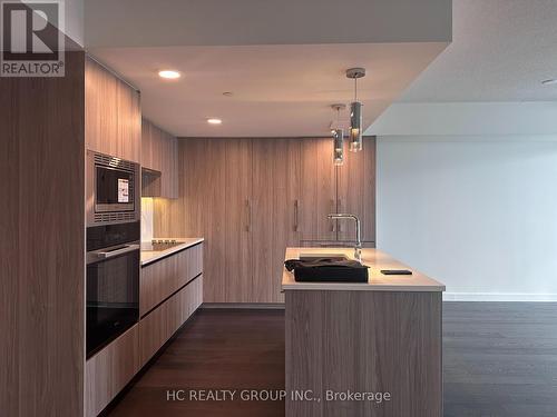 6805 - 3 Concord Cityplace Way, Toronto, ON - Indoor