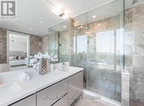 806 - 151 Avenue Road, Toronto, ON - Indoor Photo Showing Bathroom