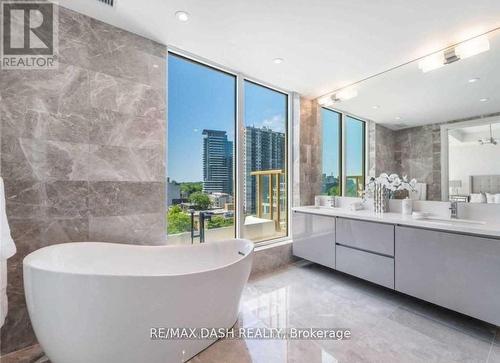 806 - 151 Avenue Road, Toronto, ON - Indoor Photo Showing Bathroom