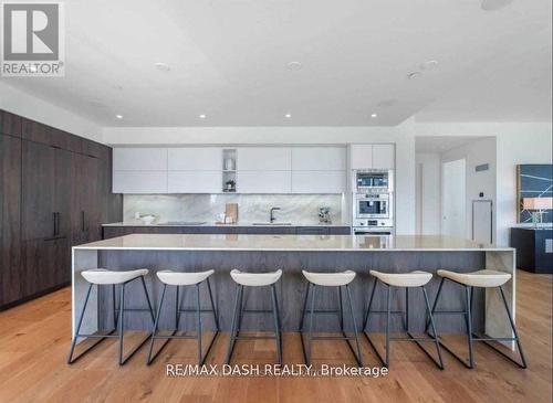 806 - 151 Avenue Road, Toronto, ON - Indoor Photo Showing Kitchen With Upgraded Kitchen