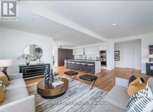 806 - 151 Avenue Road, Toronto, ON - Indoor Photo Showing Living Room