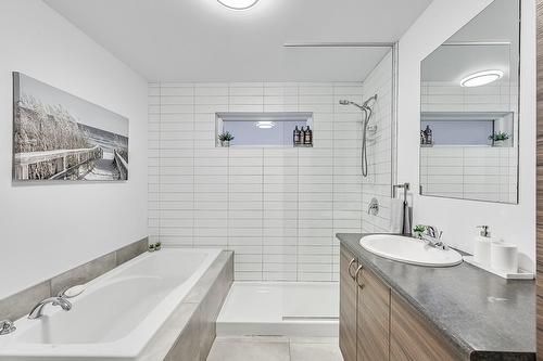 Salle de bains - 201-169 Rue St-Georges, Saint-Jean-Sur-Richelieu, QC - Indoor Photo Showing Bathroom