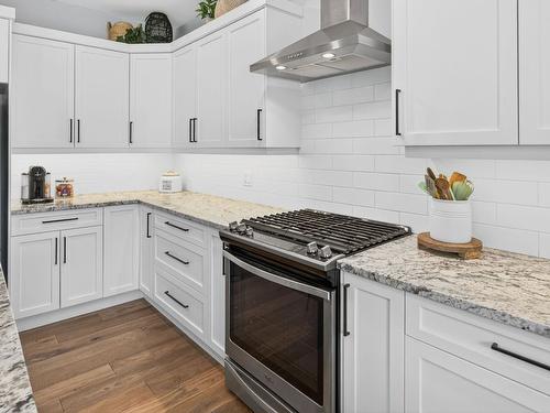 2578 Crown Crest Place, West Kelowna, BC - Indoor Photo Showing Kitchen With Upgraded Kitchen