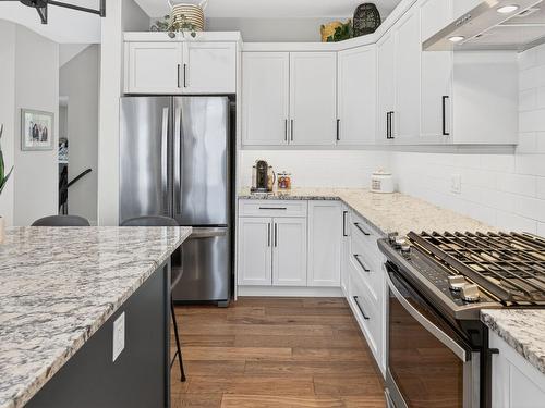 2578 Crown Crest Place, West Kelowna, BC - Indoor Photo Showing Kitchen With Upgraded Kitchen