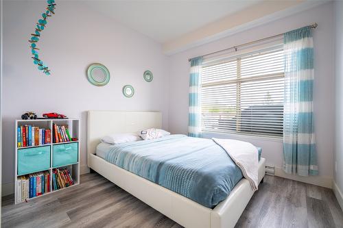 405-3205 Skyview Lane, West Kelowna, BC - Indoor Photo Showing Bedroom