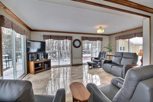 Salon - 30 Ch. Du Domaine-Du-Soleil-Levant, Stanstead - Canton, QC - Indoor Photo Showing Living Room