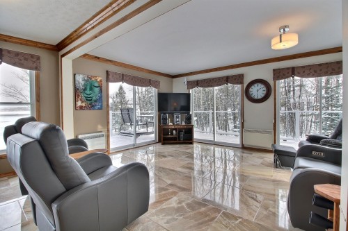 Salon - 30 Ch. Du Domaine-Du-Soleil-Levant, Stanstead - Canton, QC 