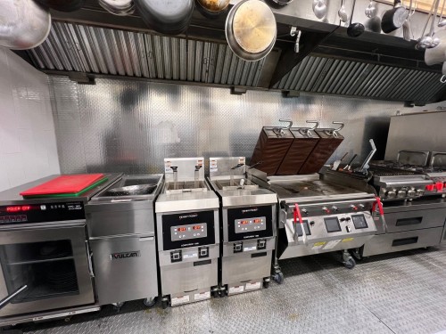 Cuisine - 15 Rue Des Bouleaux, Caplan, QC - Indoor Photo Showing Garage