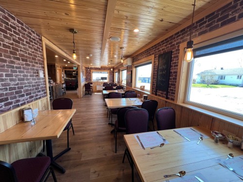 Restaurant - 15 Rue Des Bouleaux, Caplan, QC - Indoor Photo Showing Other Room