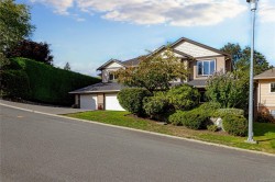 1204 Knockan Pl  Saanich, BC V8Z 7L5