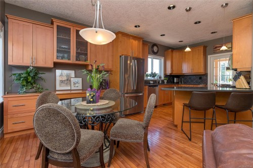 1204 Knockan Pl, Saanich, BC 