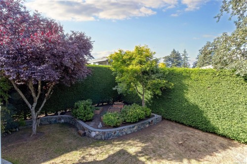 1204 Knockan Pl, Saanich, BC 